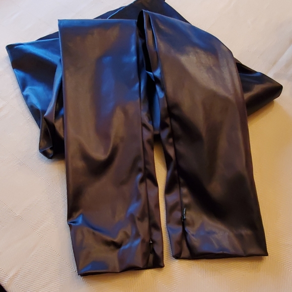 Theory Vegan Leather Skinny Pants - Picture 5 of 6